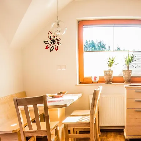 Riverside Pines With Balcony - With Balcony Apartmán