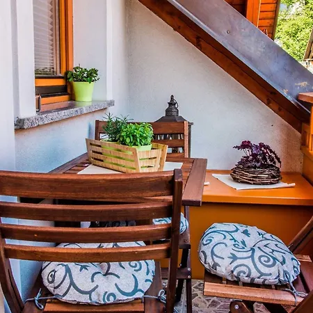 Riverside Pines With Balcony - With Balcony Apartmán *