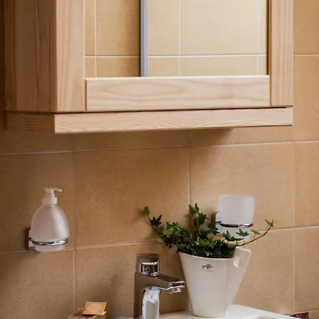 شقة Riverside Pines With Balcony - With Balcony Luče